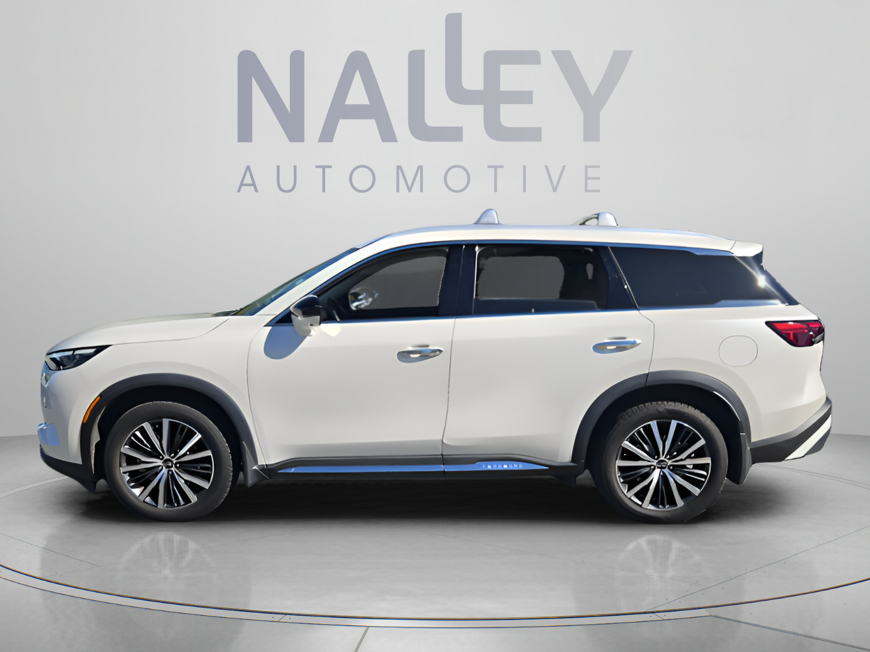 Certified 2025 INFINITI QX60 Sensory w/ Vision Package AWD/4WD image 2
