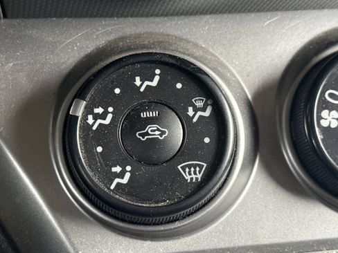 Used 2012 Scion xB FWD image 28