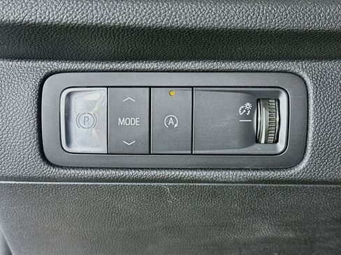 Used 2026 Chevrolet Traverse LT FWD image 17