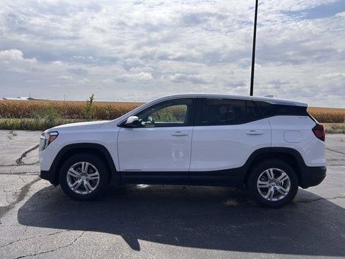 Used 2024 GMC Terrain SLE image 8