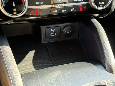 Used 2022 Ford Escape Titanium w/ Class II Trailer Tow Package image 19