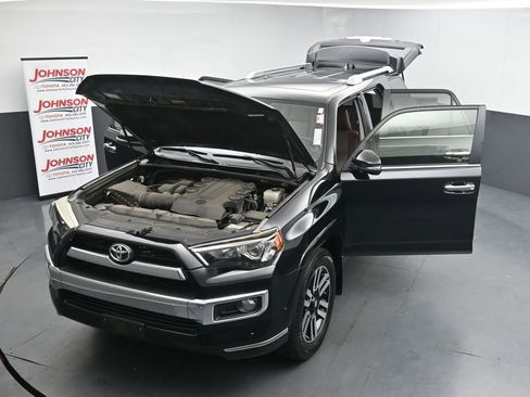 Used 2018 Toyota 4Runner Limited AWD/4WD image 41