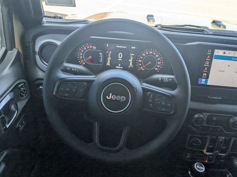 Used 2025 Jeep Gladiator Sport AWD/4WD image 12