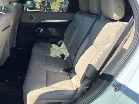 Used 2020 Land Rover Discovery Landmark AWD/4WD image 17