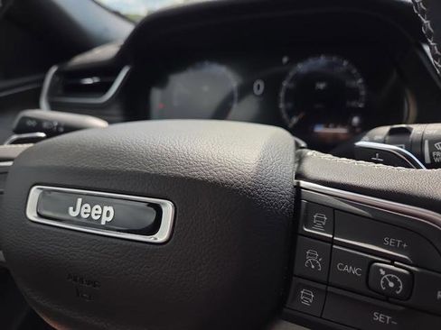 New 2025 Jeep Grand Cherokee Limited w/ Luxury Tech Group II image 23