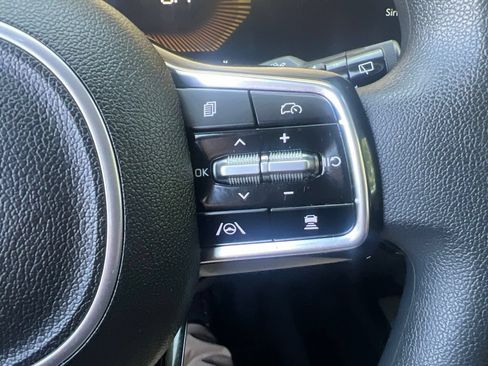 Used 2025 Kia Sorento LX FWD image 56