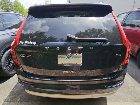 Used 2022 Volvo XC90 T5 Momentum w/ Climate Package image 7