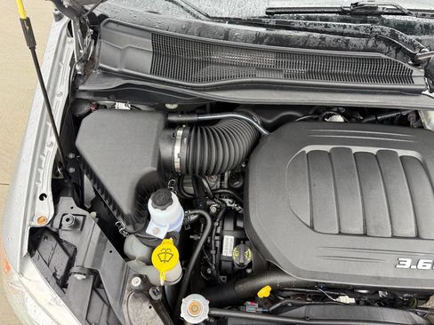 Used 2016 Dodge Grand Caravan SE image 10