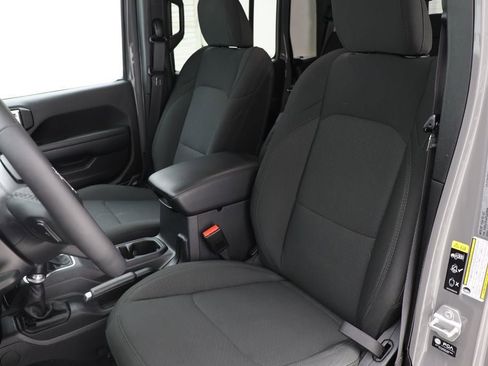 Used 2023 Jeep Gladiator Willys image 19