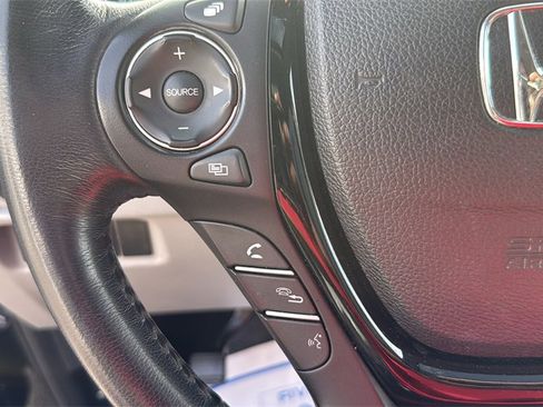 Used 2017 Honda Pilot Touring image 24