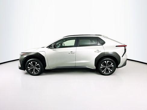 Used 2024 Toyota bZ4X XLE w/ Weather Package image 4