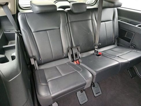 Used 2023 Ford Expedition XLT image 13