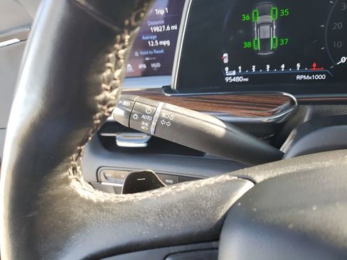 Used 2022 Cadillac Escalade ESV Premium Luxury image 35