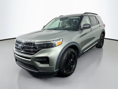 Used 2020 Ford Explorer XLT w/ Cold Weather Package AWD/4WD image 3