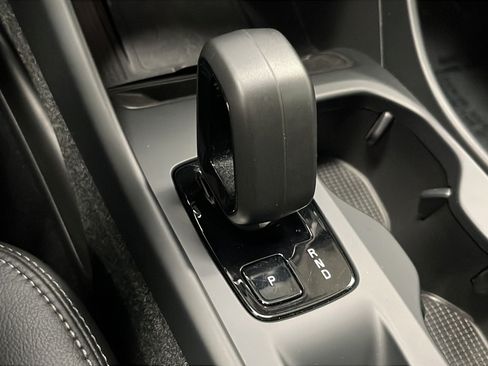 Used 2024 Volvo XC40 B5 Core w/ Protection Package Premier AWD/4WD image 18