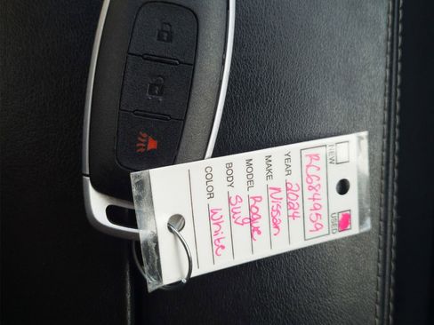 Used 2024 Nissan Rogue S image 18