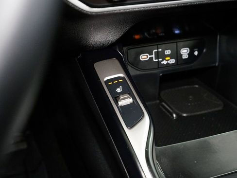 Certified 2025 Kia Sorento S image 21