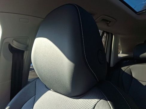 Certified 2025 Volkswagen Tiguan SE w/ Panoramic Sunroof Package image 17