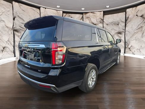 Used 2024 Chevrolet Suburban LT image 8