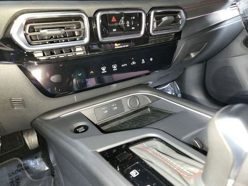 Used 2026 Nissan Sentra SR w/ Floor Mat Package FWD image 20