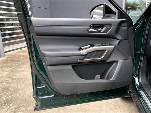 Used 2024 Nissan Pathfinder Platinum w/ Cargo Package image 19