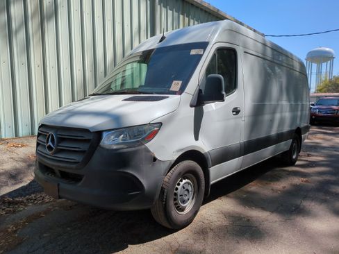 Used 2021 Mercedes-Benz Sprinter 2500 w/ Driver Convenience Package image 3