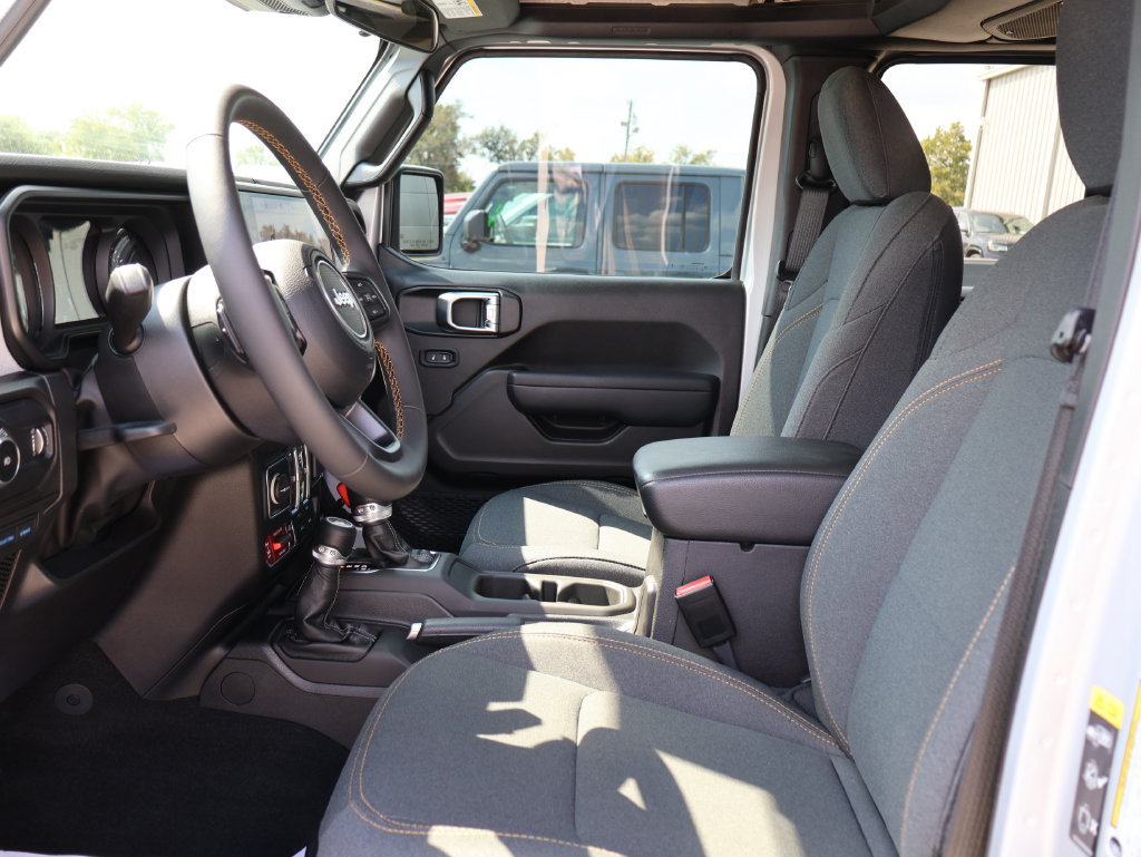 Used 2024 Jeep Wrangler Unlimited AWD/4WD image 21
