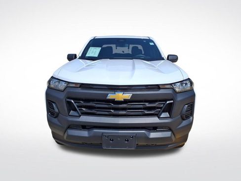 Used 2025 Chevrolet Colorado W/T w/ Advanced Trailering Package AWD/4WD image 2