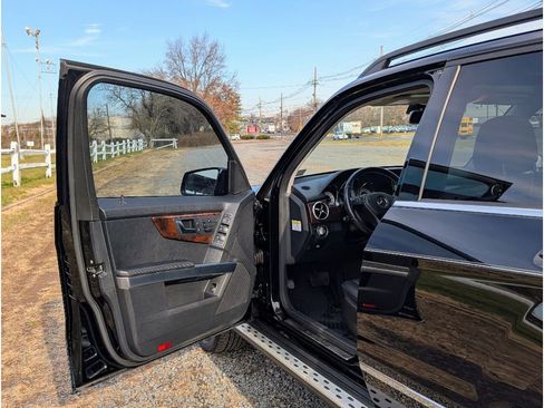 Used 2014 Mercedes-Benz GLK 350 4MATIC w/ Premium 1 Package image 9