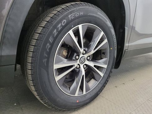 Used 2019 Toyota Highlander Plus AWD/4WD image 31