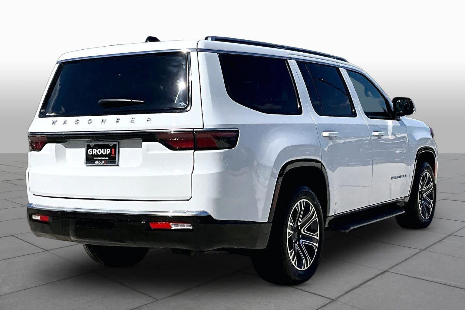 Used 2024 Jeep Wagoneer 4WD w/ Premium Group I image 11