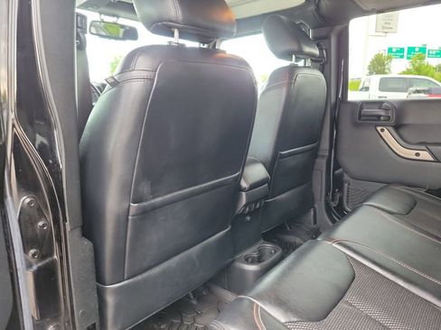 Used 2016 Jeep Wrangler Unlimited Sahara AWD/4WD image 12