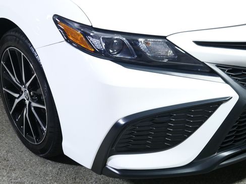 Used 2024 Toyota Camry SE FWD image 16