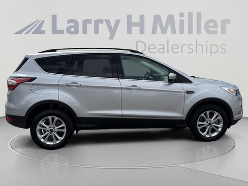 Used 2017 Ford Escape SE w/ Equipment Group 201A AWD/4WD image 6