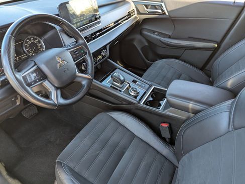 Used 2024 Mitsubishi Outlander SE image 30