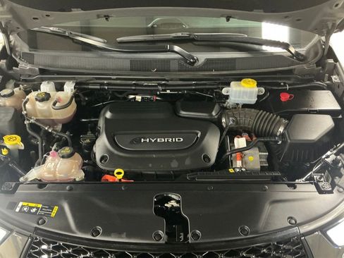 Used 2021 Chrysler Pacifica Touring-L w/ Uconnect Theater Family Group image 10