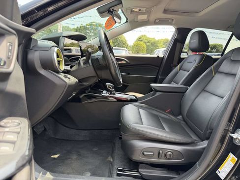 Used 2024 Chevrolet Trax ACTIV w/ Sunroof Package FWD image 15