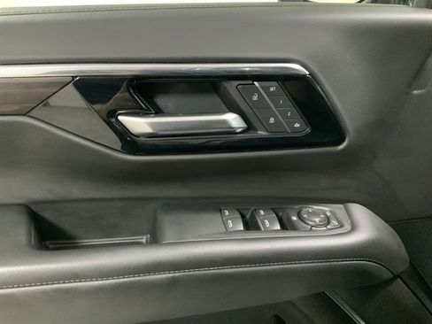 Used 2025 Chevrolet Suburban Z71 AWD/4WD image 18
