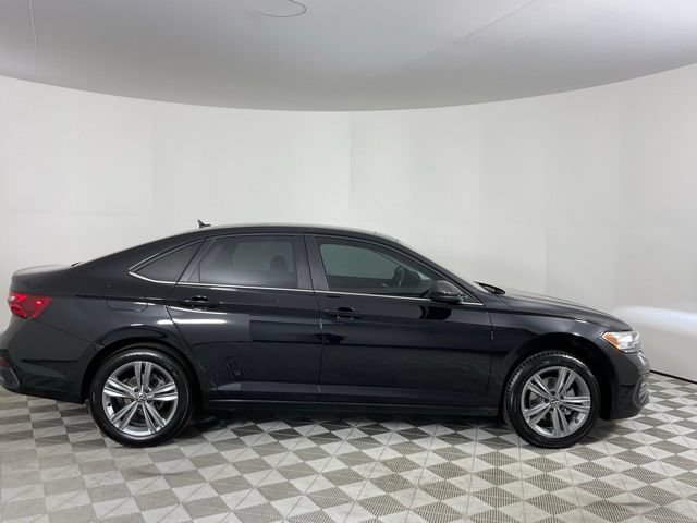 Used 2024 Volkswagen Jetta SE FWD image 4