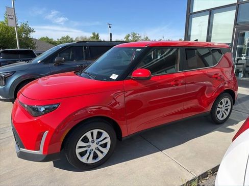Certified 2023 Kia Soul LX FWD image 2