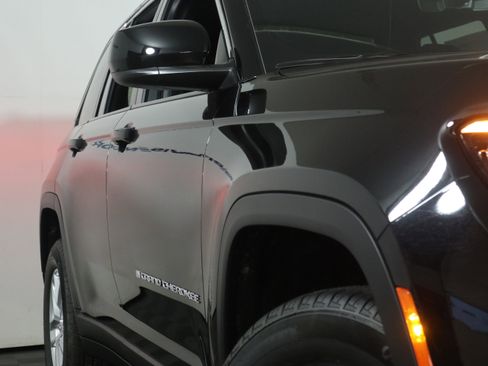 New 2026 Jeep Grand Cherokee Laredo X image 3