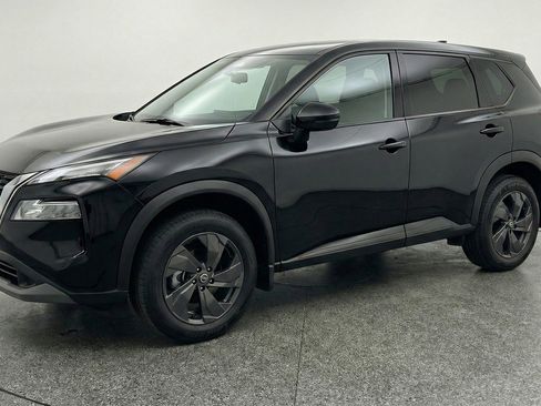 Used 2025 Nissan Rogue SV image 3