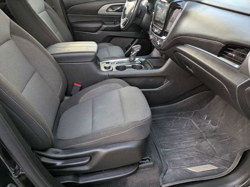 Used 2021 Chevrolet Traverse LT image 20
