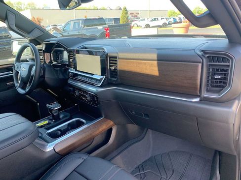 Certified 2023 Chevrolet Silverado 1500 High Country w/ High Country Premium Package AWD/4WD image 29