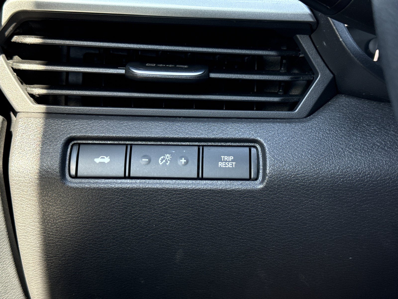 Used 2025 Nissan Altima 2.5 SV FWD image 18