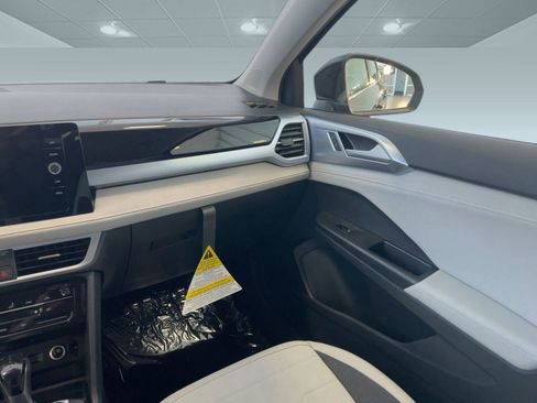 New 2026 Volkswagen Taos SE image 28