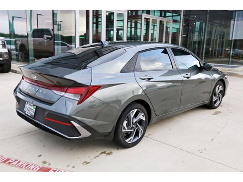 Certified 2025 Hyundai Elantra Sport FWD image 9