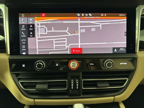 Certified 2025 Porsche Macan image 19