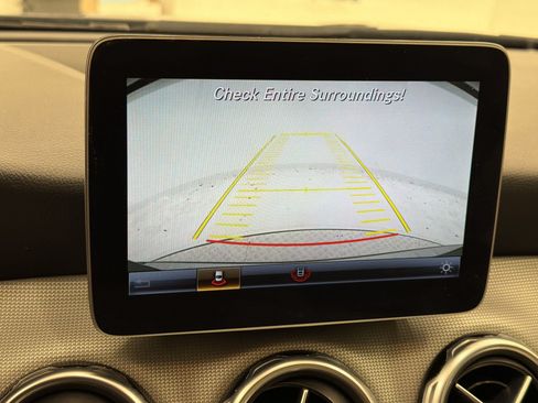 Used 2019 Mercedes-Benz GLA 250 4MATIC image 18