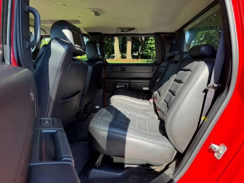 Used 2005 HUMMER H2 SUT w/ Preferred Equipment Group AWD/4WD image 12